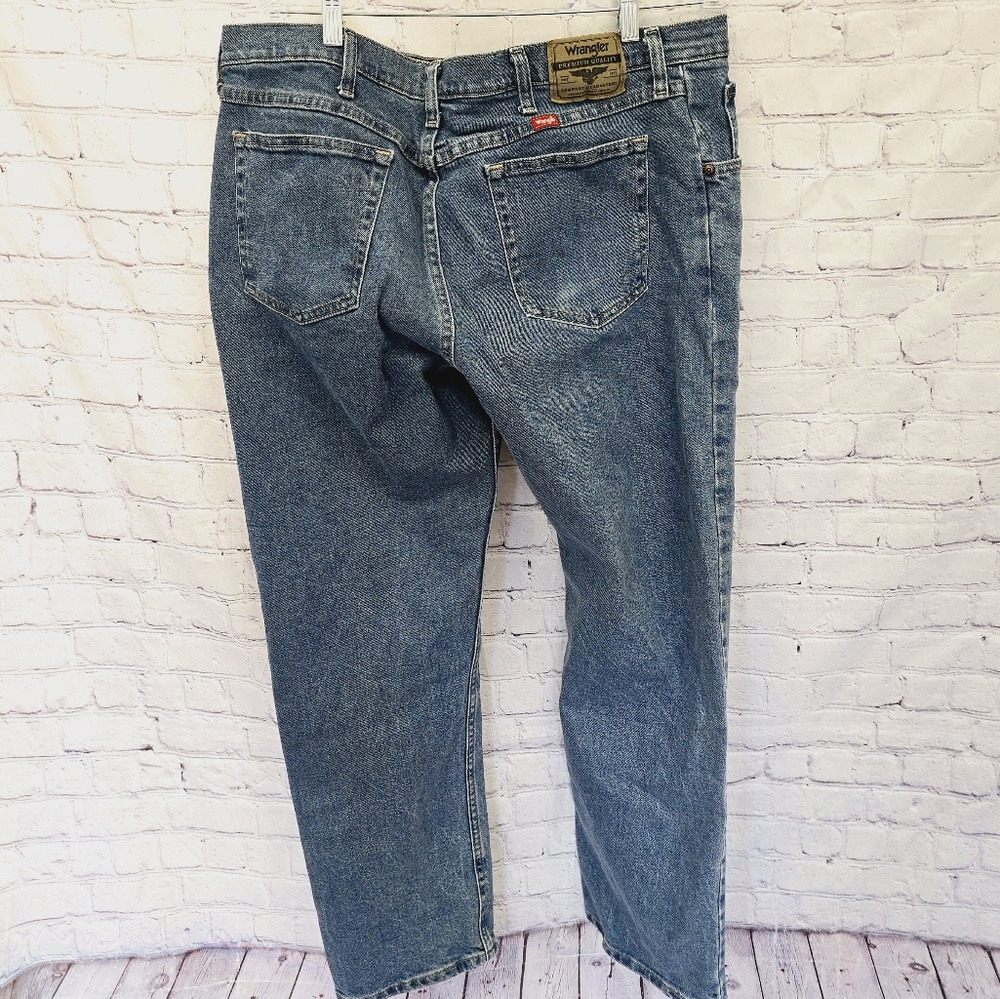 36x32 Wrangler Blue Jeans - Picture 2 of 6